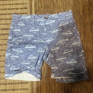 Vineyard Vines Blue and White Men Shorts